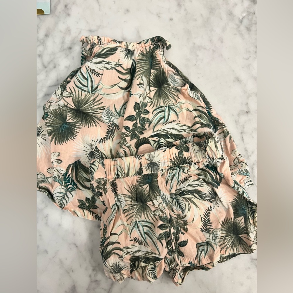 EUC tropical print tank and shorts.
